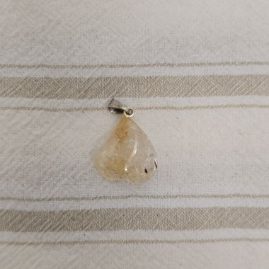 Pendant with light yellow stone