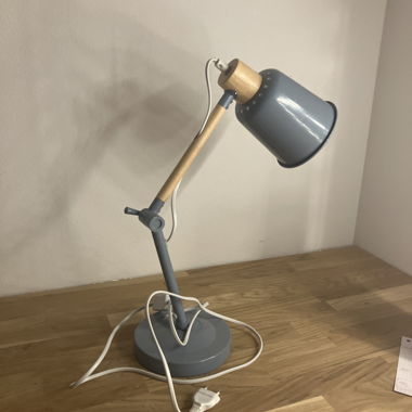 PIXIE - Lampada da scrivania in metallo blu e hevea