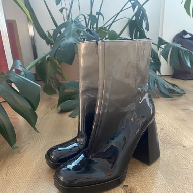 Black-Grey Boots Size 39 with Platform Heels