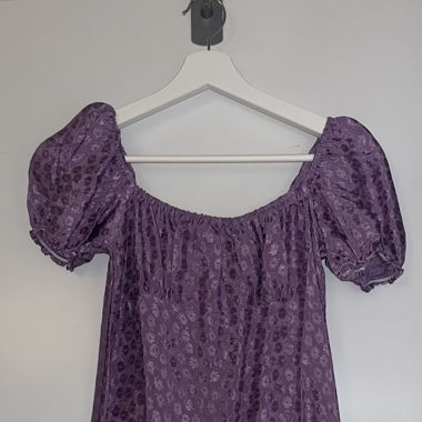 MOTEL Square Neck Violettes Sommerkleid