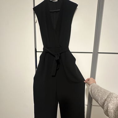 Schwarzer eleganter Jumpsuit