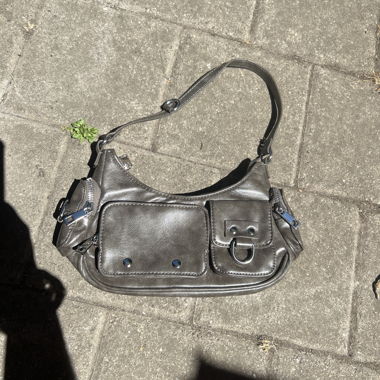 Borsa a tracolla in pelle marrone Bershka