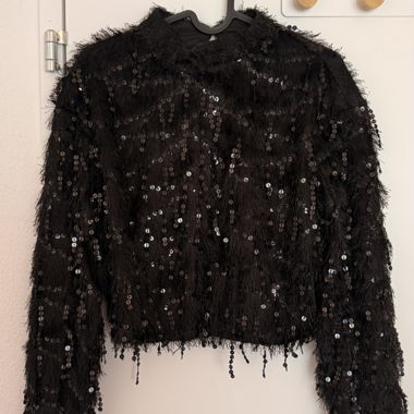 Top nero con paillettes