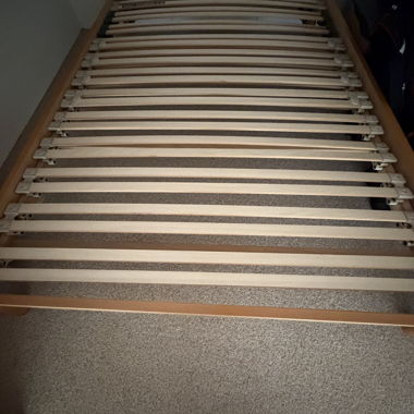 Wooden bed 140x200cm