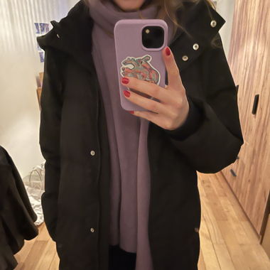Schwarze Daunenjacke
