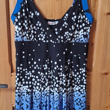 Robe sans manches bleue et noire