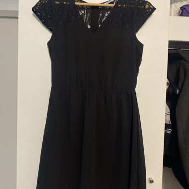 Abito in pizzo nero