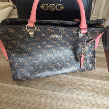 Guess Handtasche schwarz und rosa