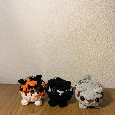 Amigurumi-Katzen-Schlüsselanhänger 