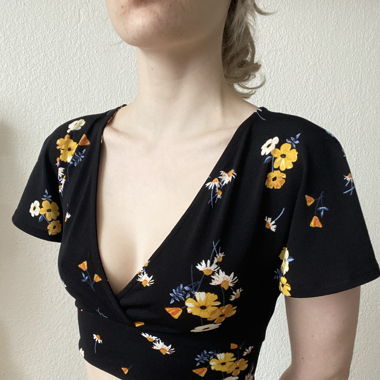Top à fleur noir dos nu 
