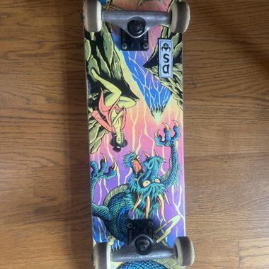 Skateboard con deck grafico