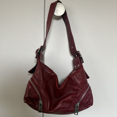 rote Handtasche