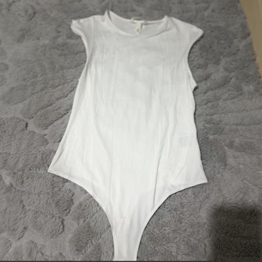 Weisser Body mit kurzen Ärmeln, Grösse S