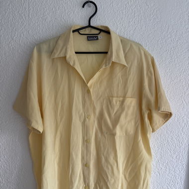 Chemise jaune boutonnée
