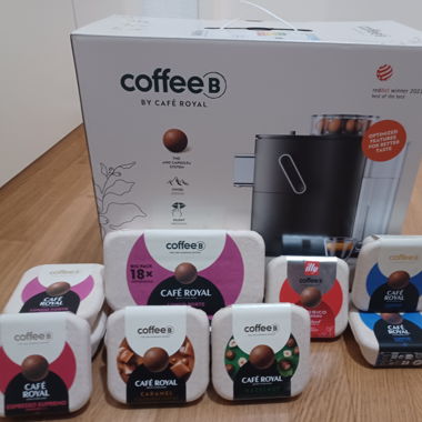 Machine à capsules CoffeeB avec différents types de café