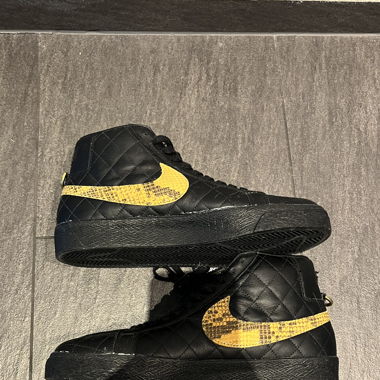 Supreme x Nike SB Blazer Mid Black/Yellow Snake