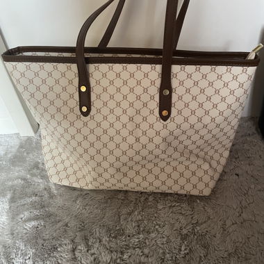 Ganz neue Tasche