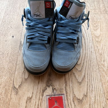 Air Jordan 4 UNC