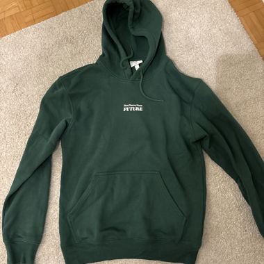 grüner h&m pulli mit backprint