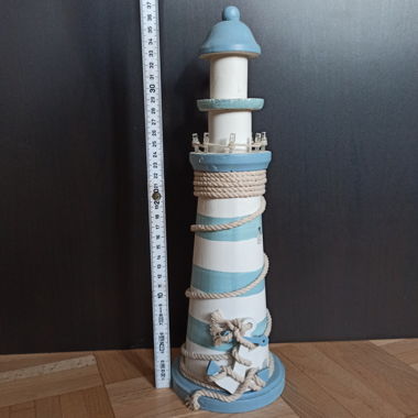 Decorazione faro in legno con lucine
