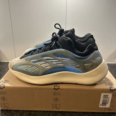 Yeezy 700s
