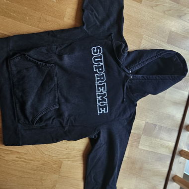 Supreme Schwarzer Hoodie