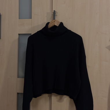Pull col roulé noir, taille L