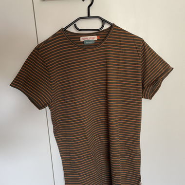 Gestreiftes T-Shirt von Revolution