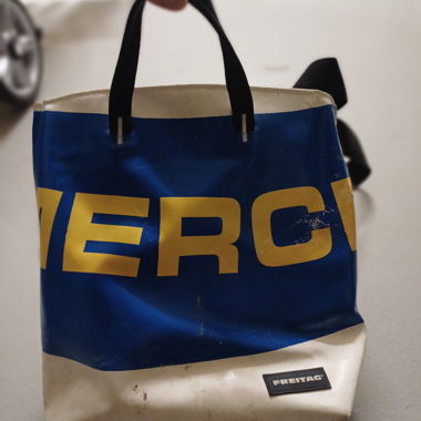 Borsa shopper FREITAG blu e bianca