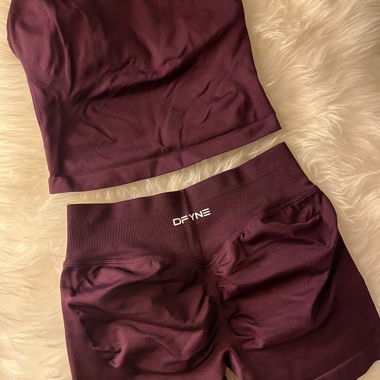Ensemble de sport DFYNE Top et Short prune S