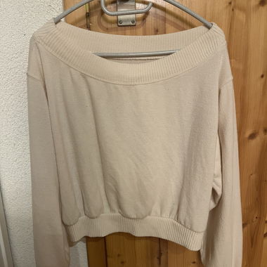 Pull une-épaule couleur crème