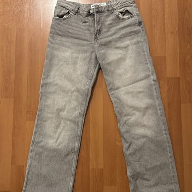 Grey straight-cut jeans