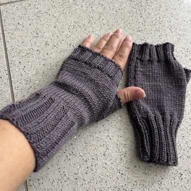 Gants pour dames faits à la main, neufs