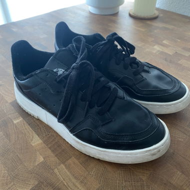 Adidas Supercourt schwarz