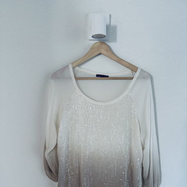 Elegantes Longtop aus Seide und Glitzer