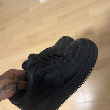 Sneaker Nike nere
