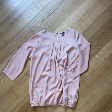 Lachsfarbene Bluse