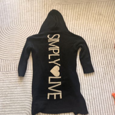 Schwarzes Hoodie-Kleid