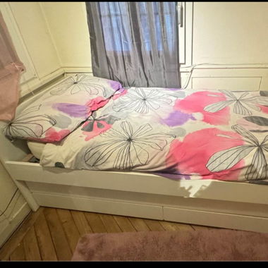 Bett mit Matratze 