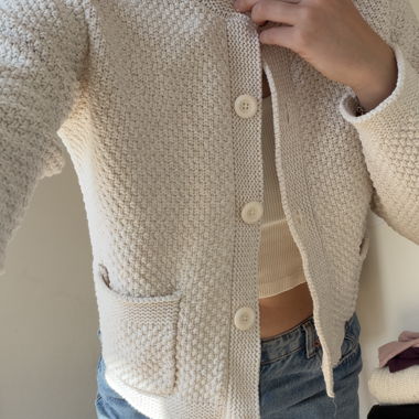 Cardigan bianco con bottoni