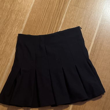 black skirt