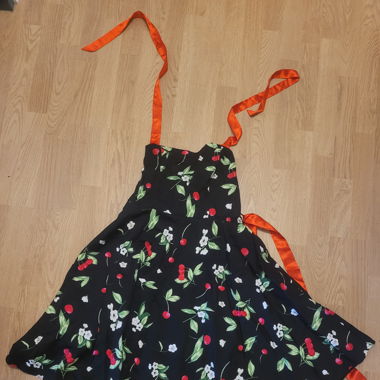 Rockabillykleid Kirschen/Blumen schwarz/rot Gr. M