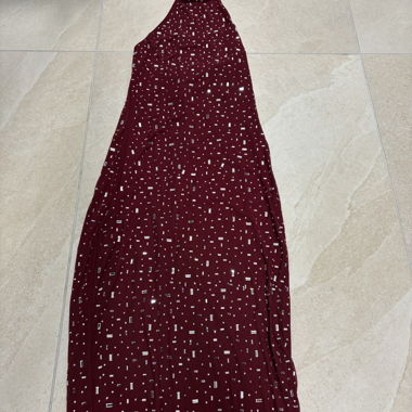 Abito da sera bordeaux con paillettes