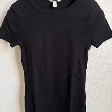 Schwarzes Shirt