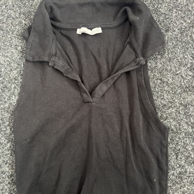 Schwarzes ärmelloses Top