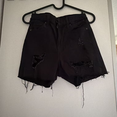 Shorts noirs destroyed