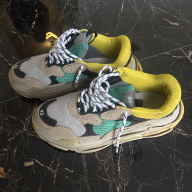 Sneakers Size 42