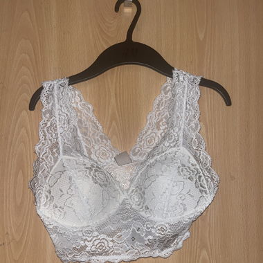 Brassière en dentelle blanche 