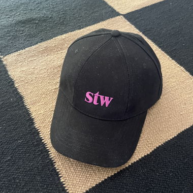 Cappellino nero con logo STW