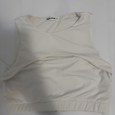 Crop top bianco con scollatura